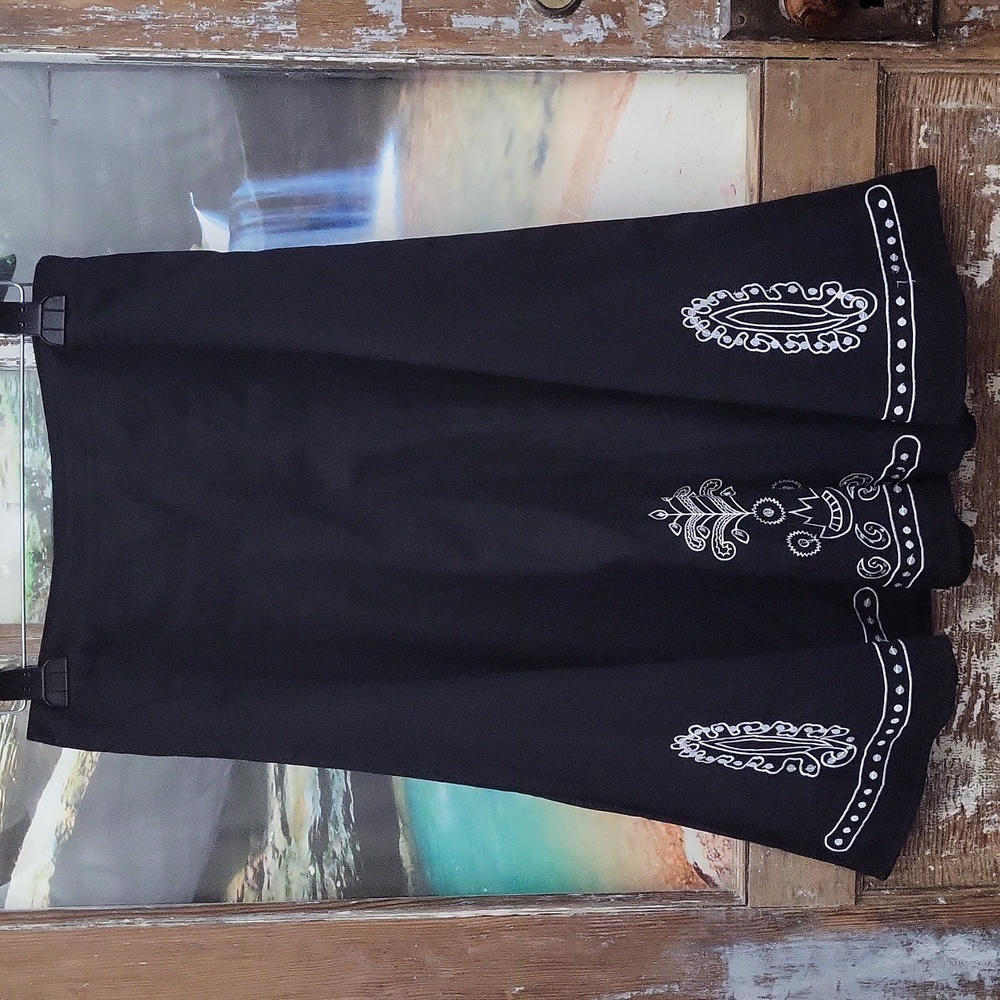 Sag Harbor Size 8 Skirt / Black w/White Embroidery and Sequins 100% Cotton
